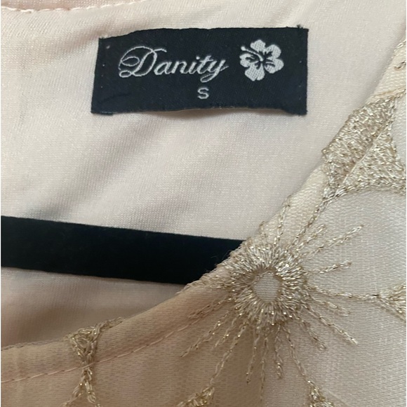 Danity Lace Dress - Picture 2 of 8